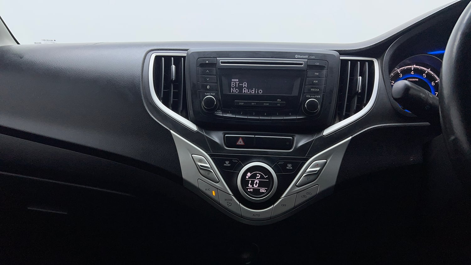 Used 2017 Maruti Suzuki Baleno Delta 1.2 Petrol Manual interior MUSIC SYSTEM & AC CONTROL VIEW