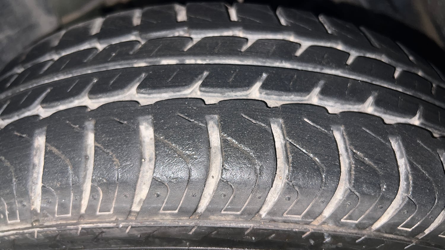 Used 2015 Datsun GO T Petrol Manual tyres LEFT FRONT TYRE TREAD VIEW