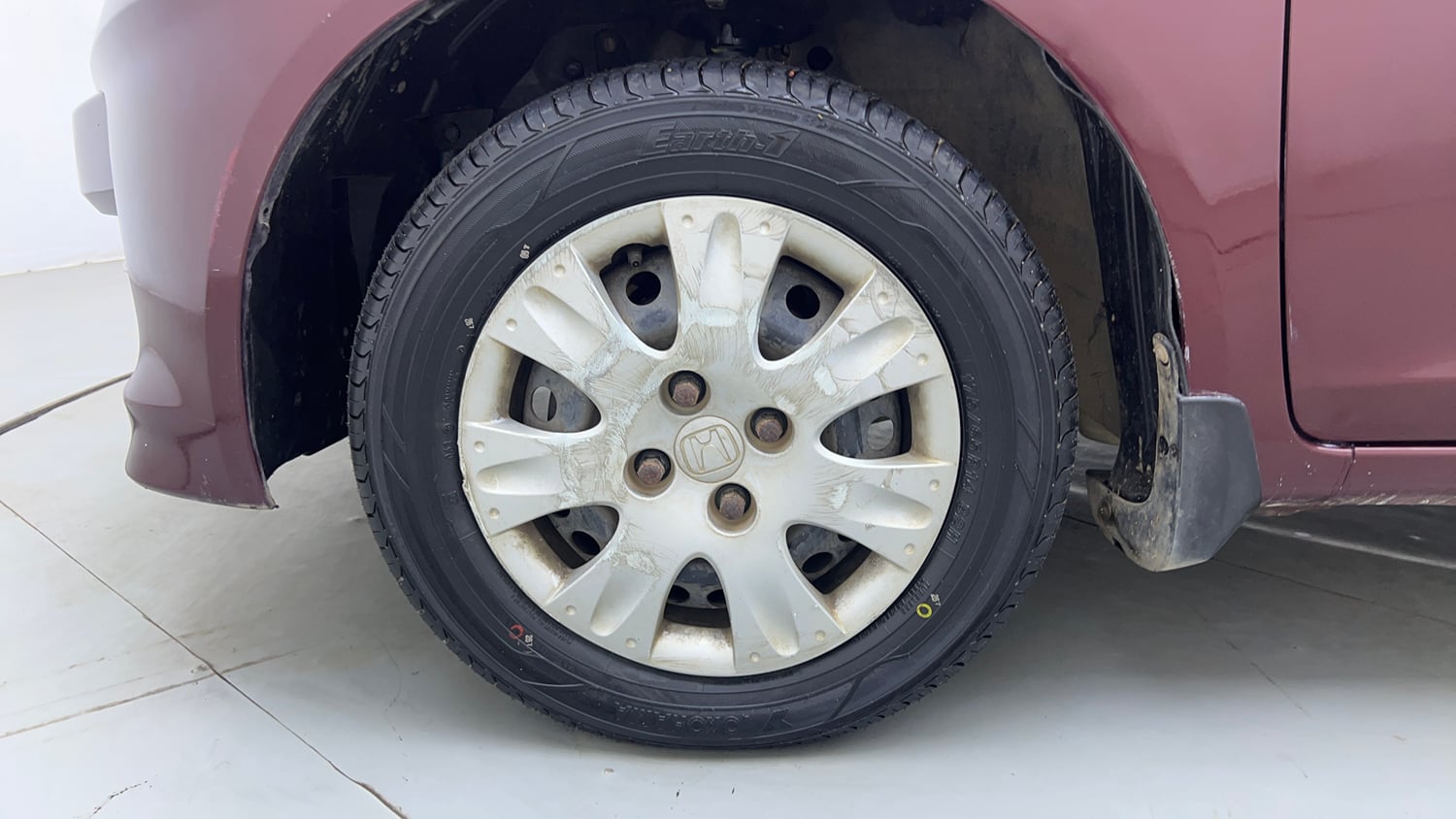 Used 2015 Honda Amaze 1.2 S i-VTEC Petrol Manual tyres LEFT FRONT TYRE RIM VIEW