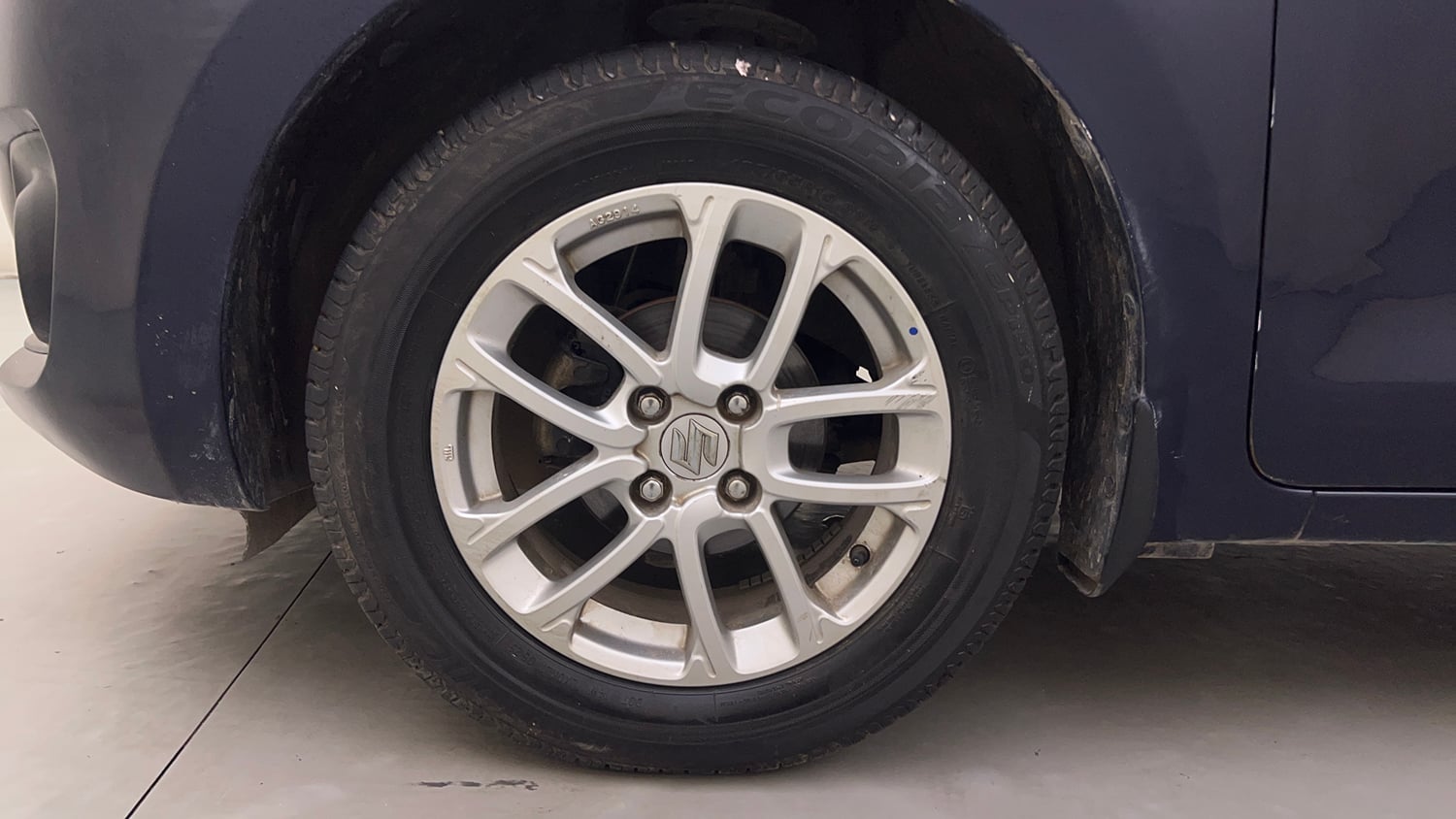 Used 2018 Maruti Suzuki Swift ZXi AMT Petrol Automatic tyres LEFT FRONT TYRE RIM VIEW