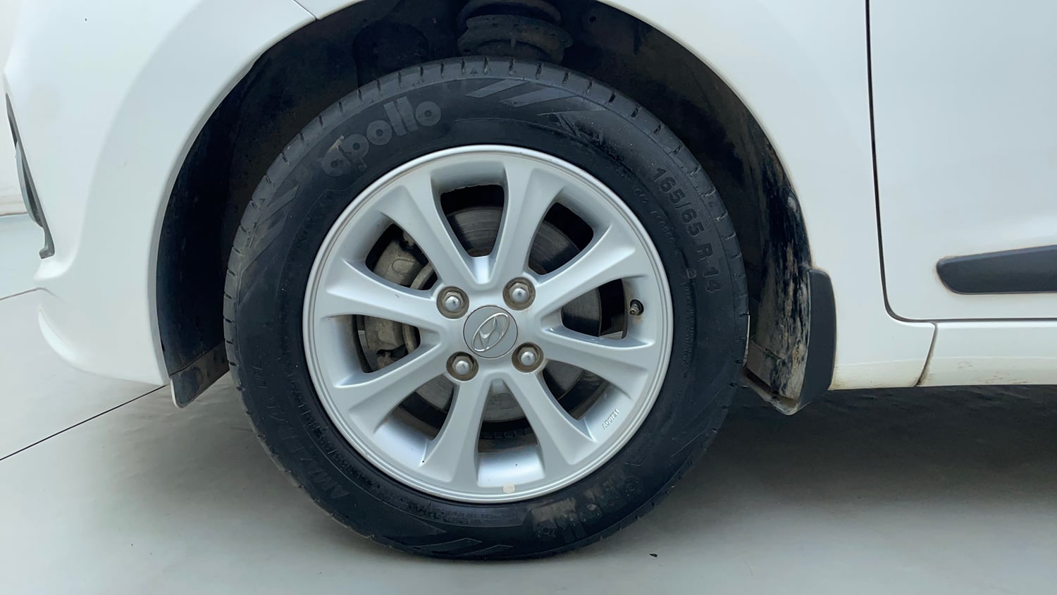 Used 2014 Hyundai Grand i10 Asta AT 1.2 Kappa VTVT Petrol Automatic tyres LEFT FRONT TYRE RIM VIEW