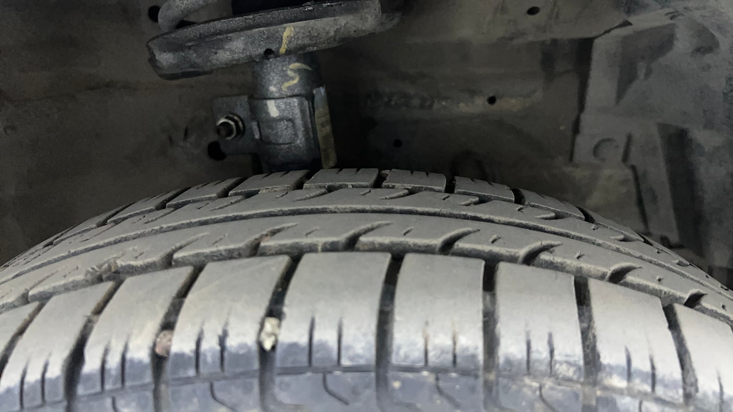 Used 2016 Maruti Suzuki Swift Dzire VXI Petrol Manual tyres RIGHT FRONT TYRE TREAD VIEW