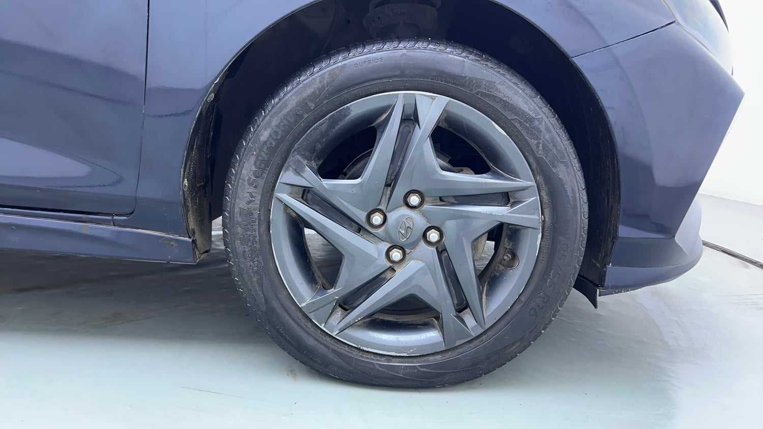 Used 2022 Hyundai i20 Sportz 1.2 MT Petrol Manual tyres RIGHT FRONT TYRE RIM VIEW