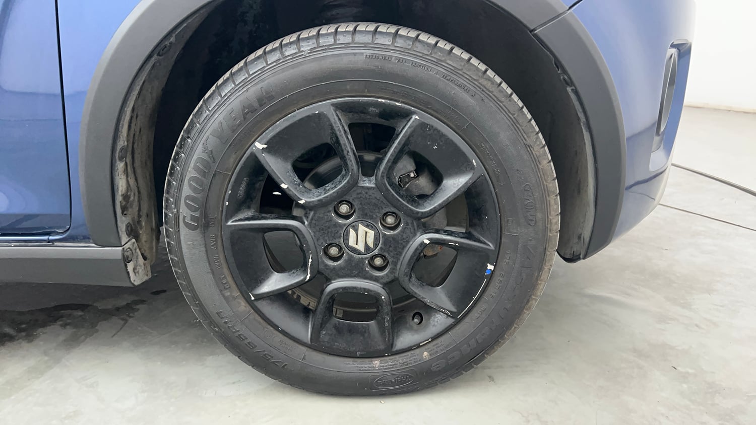 Used 2020 Maruti Suzuki Ignis Zeta 1.2 AMT Petrol Automatic tyres RIGHT FRONT TYRE RIM VIEW