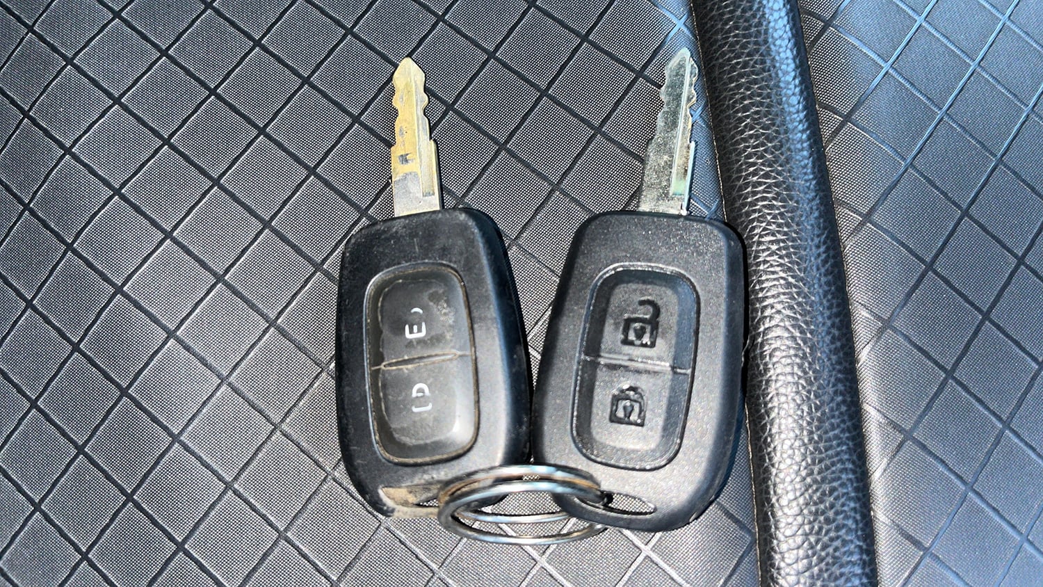 Used 2021 Renault Kwid RXL Petrol Manual extra CAR KEY VIEW