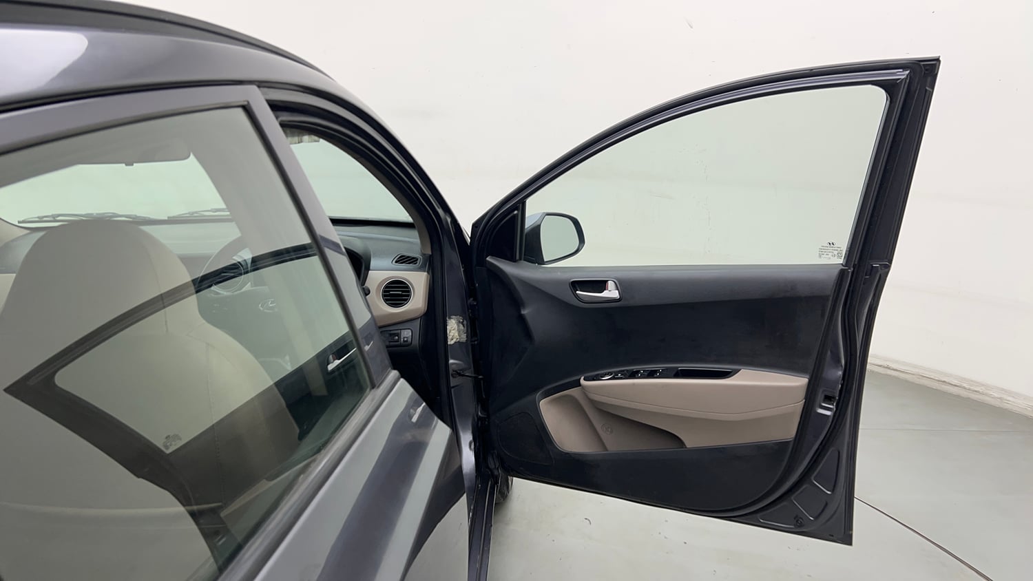Used 2017 Hyundai Grand i10 Sportz (O) 1.2 kappa VTVT CNG (Outside Fitted) Cng Manual interior RIGHT FRONT DOOR OPEN VIEW