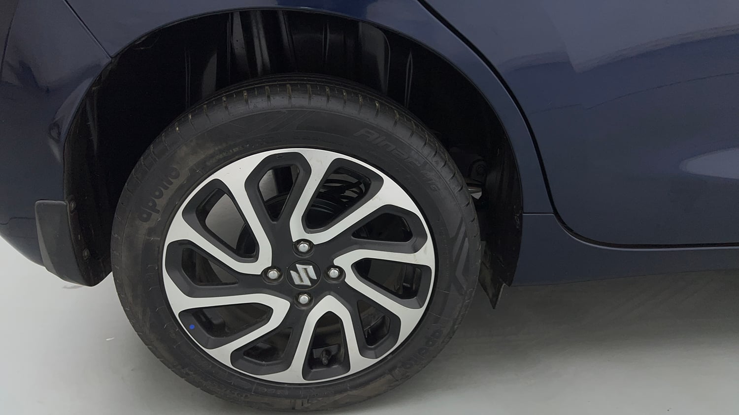 Used 2024 Maruti Suzuki Baleno Alpha AGS Petrol Automatic tyres RIGHT REAR TYRE RIM VIEW