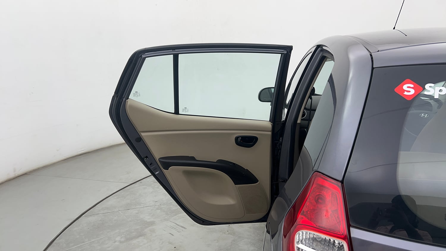 Used 2016 Hyundai i10 Magna 1.1 iRDE2 Petrol Manual interior LEFT REAR DOOR OPEN VIEW