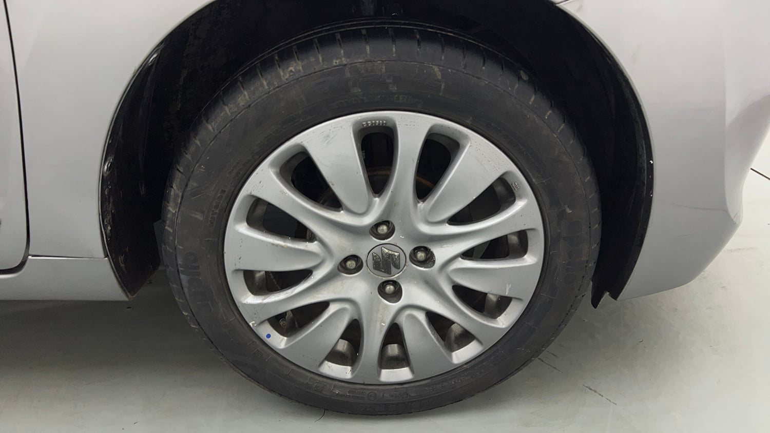 Used 2017 Maruti Suzuki Baleno Alpha 1.2 Petrol Manual tyres RIGHT FRONT TYRE RIM VIEW