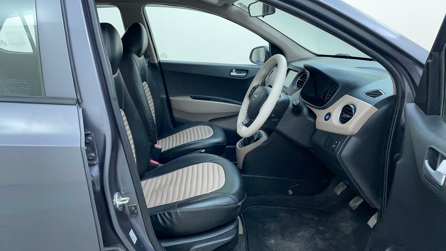 Used 2017 Hyundai Grand i10 Asta 1.2 Kappa VTVT Petrol Manual interior RIGHT SIDE FRONT DOOR CABIN VIEW