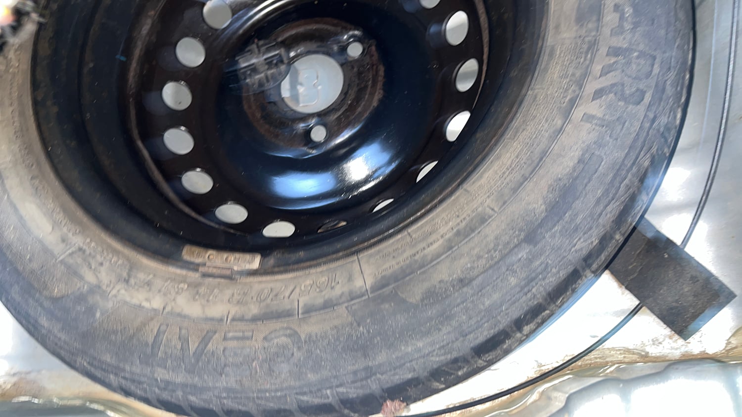 Used 2021 Renault Kwid RXL Petrol Manual tyres SPARE TYRE VIEW