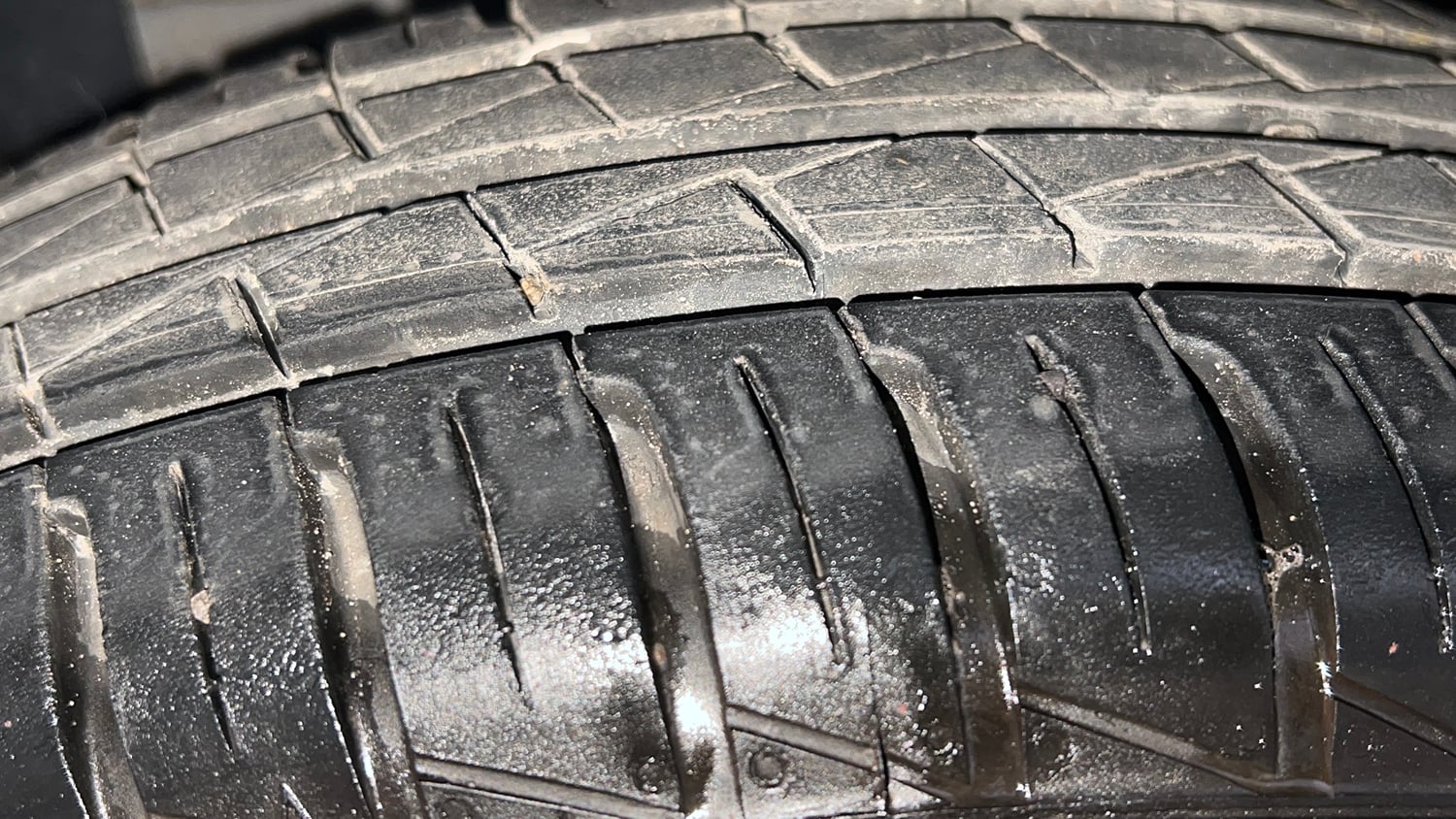 Used 2025 Renault Kwid RXT 1.0L AMT Petrol Automatic tyres LEFT FRONT TYRE TREAD VIEW