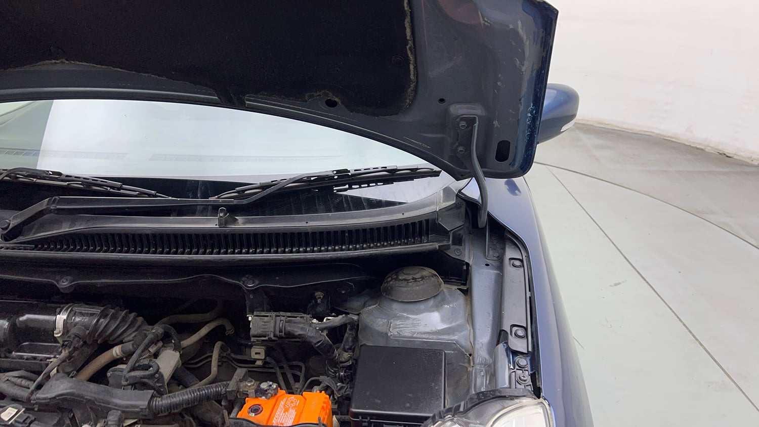 Used 2018 Maruti Suzuki Baleno Delta 1.2 Petrol Manual engine ENGINE LEFT SIDE HINGE & APRON VIEW