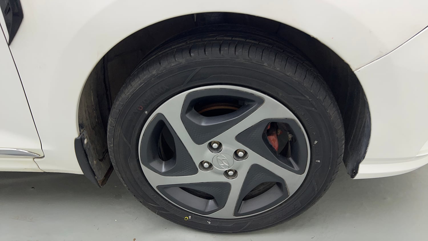 Used 2022 Hyundai Verna S Plus 1.5 VTVT Petrol Manual tyres RIGHT FRONT TYRE RIM VIEW