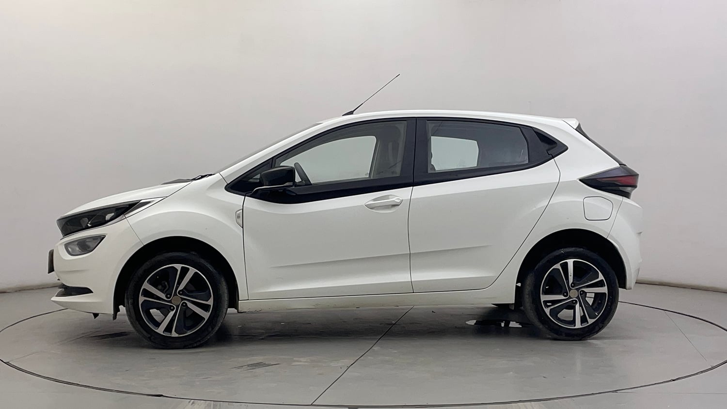 Used 2022 Tata Altroz XZA Petrol Petrol Automatic exterior LEFT SIDE VIEW