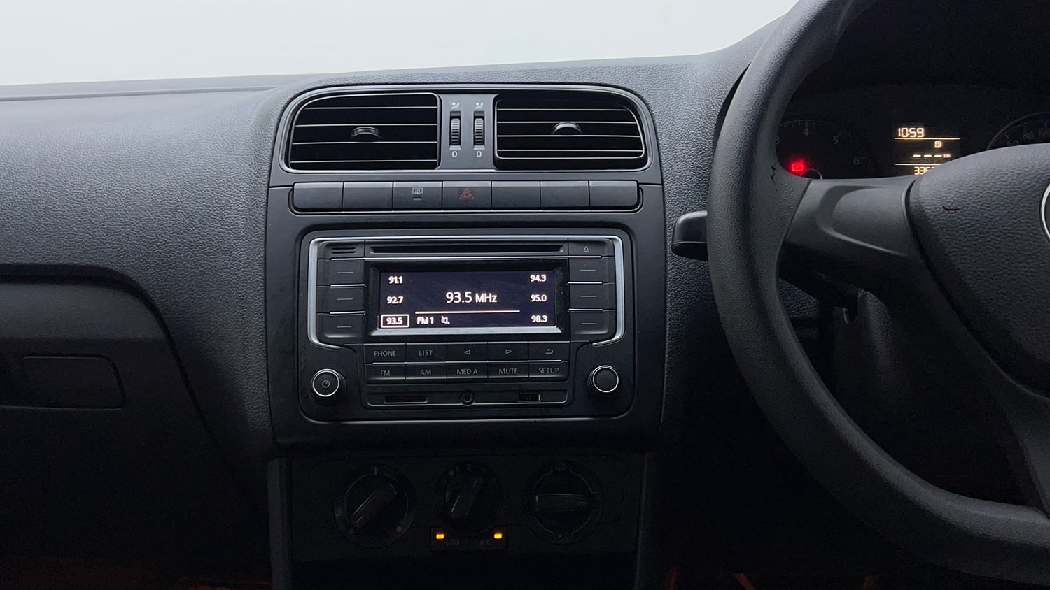 Used 2021 Volkswagen Polo Comfortline 1.0L MPI Petrol Manual interior MUSIC SYSTEM & AC CONTROL VIEW