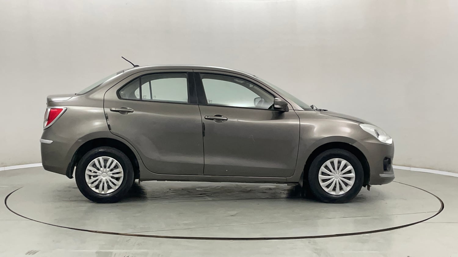 Used 2018 Maruti Suzuki Dzire VXi Petrol Manual exterior RIGHT SIDE VIEW