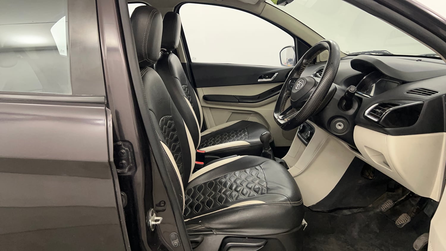Used 2023 Tata Tiago XZ Plus CNG Cng Manual interior RIGHT SIDE FRONT DOOR CABIN VIEW