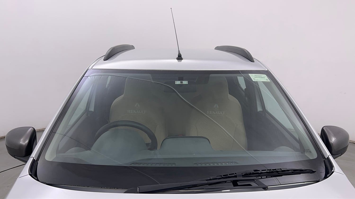 Used 2018 Renault Kwid 1.0 RXT Petrol Manual exterior FRONT WINDSHIELD VIEW