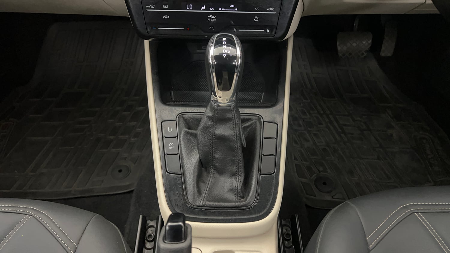 Used 2022 Skoda Slavia Ambition 1.0L TSI AT Petrol Automatic interior GEAR  KNOB VIEW