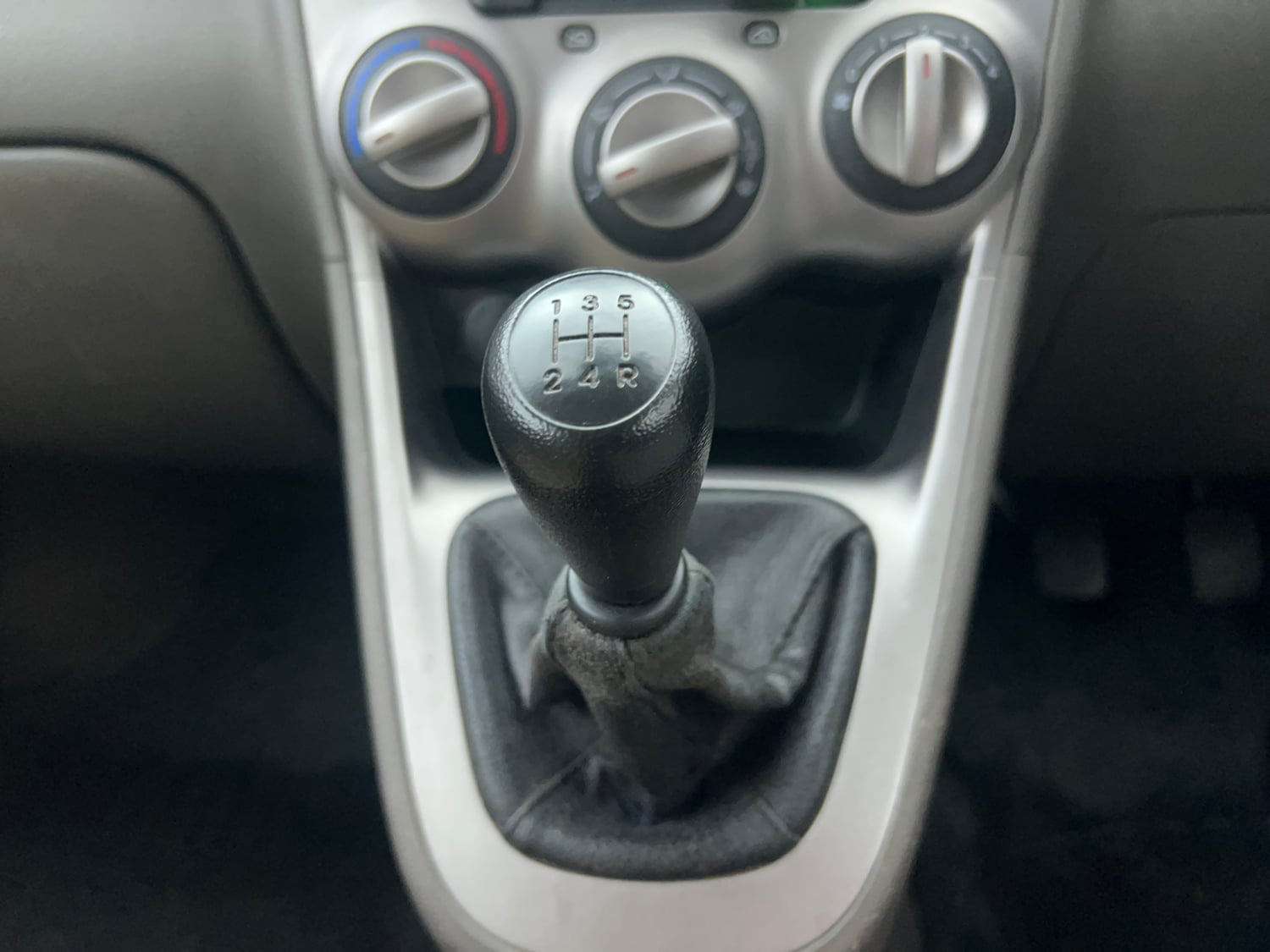 Used 2016 Hyundai i10 Magna 1.1 iRDE2 Petrol Manual interior GEAR  KNOB VIEW