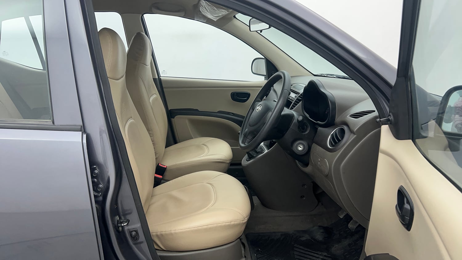 Used 2016 Hyundai i10 Magna 1.1 iRDE2 Petrol Manual interior RIGHT SIDE FRONT DOOR CABIN VIEW