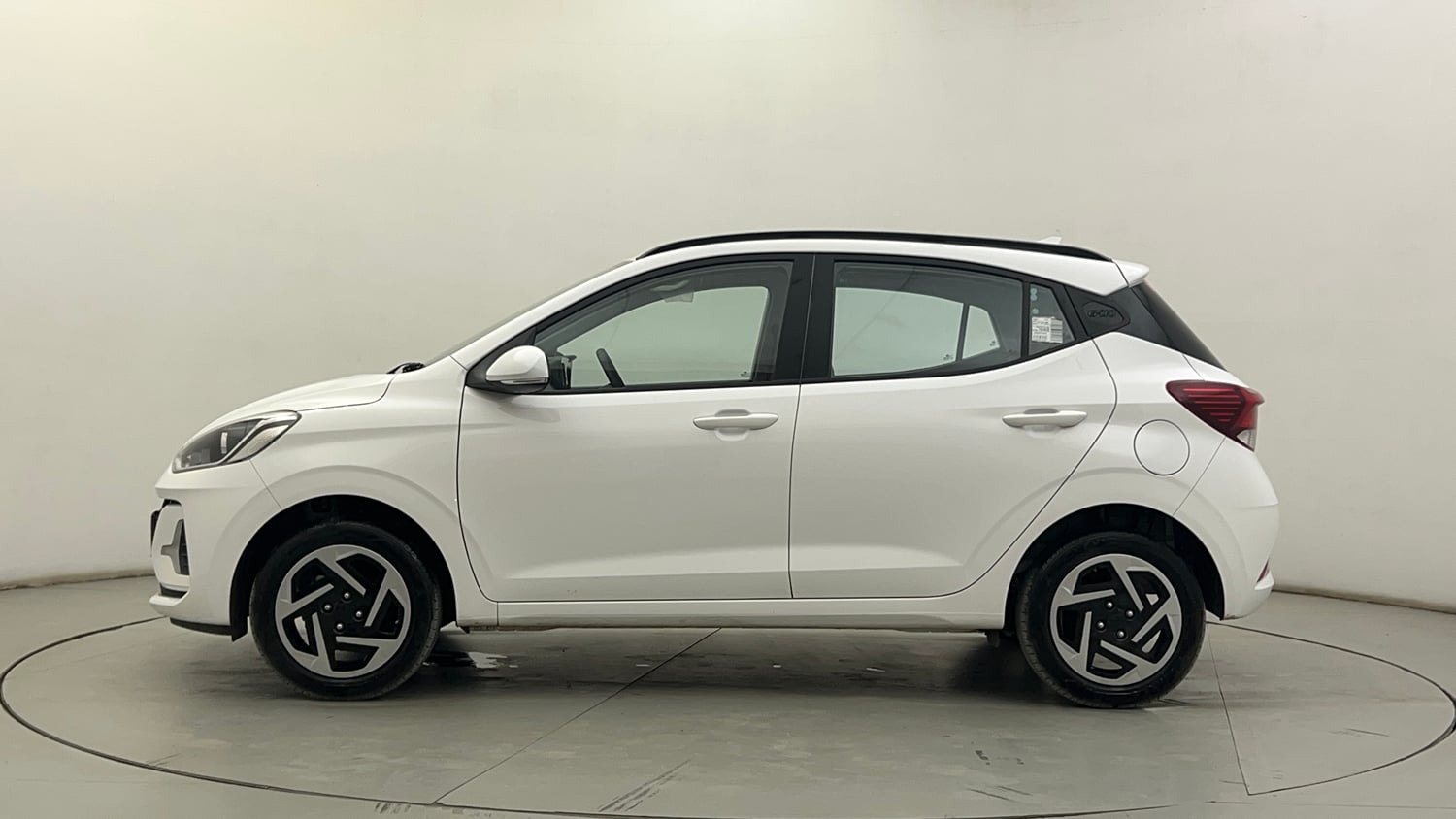 Used 2026 Hyundai Grand i10 Nios Sportz 1.2 Hy-CNG Duo Cng Manual exterior LEFT SIDE VIEW