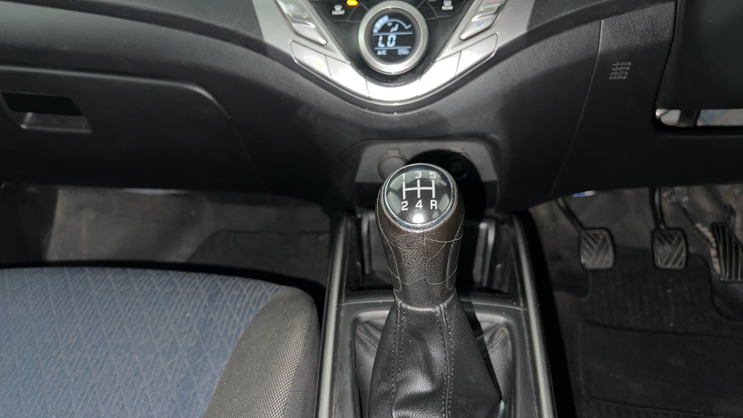 Used 2019 Maruti Suzuki Baleno Delta Petrol Manual interior GEAR  KNOB VIEW
