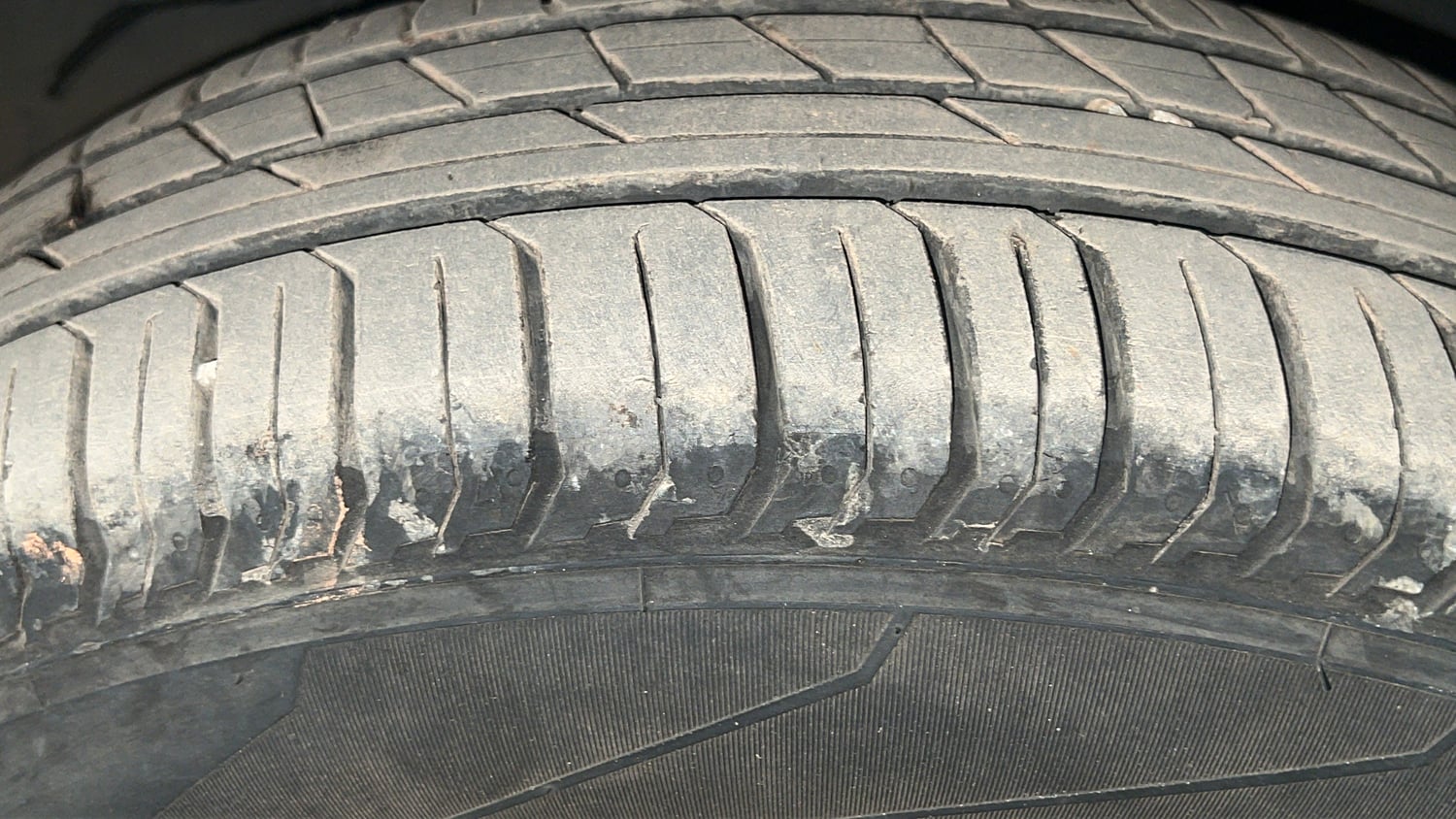 Used 2023 Tata Punch Camo Adventure Rhythm MT Petrol Manual tyres LEFT FRONT TYRE TREAD VIEW