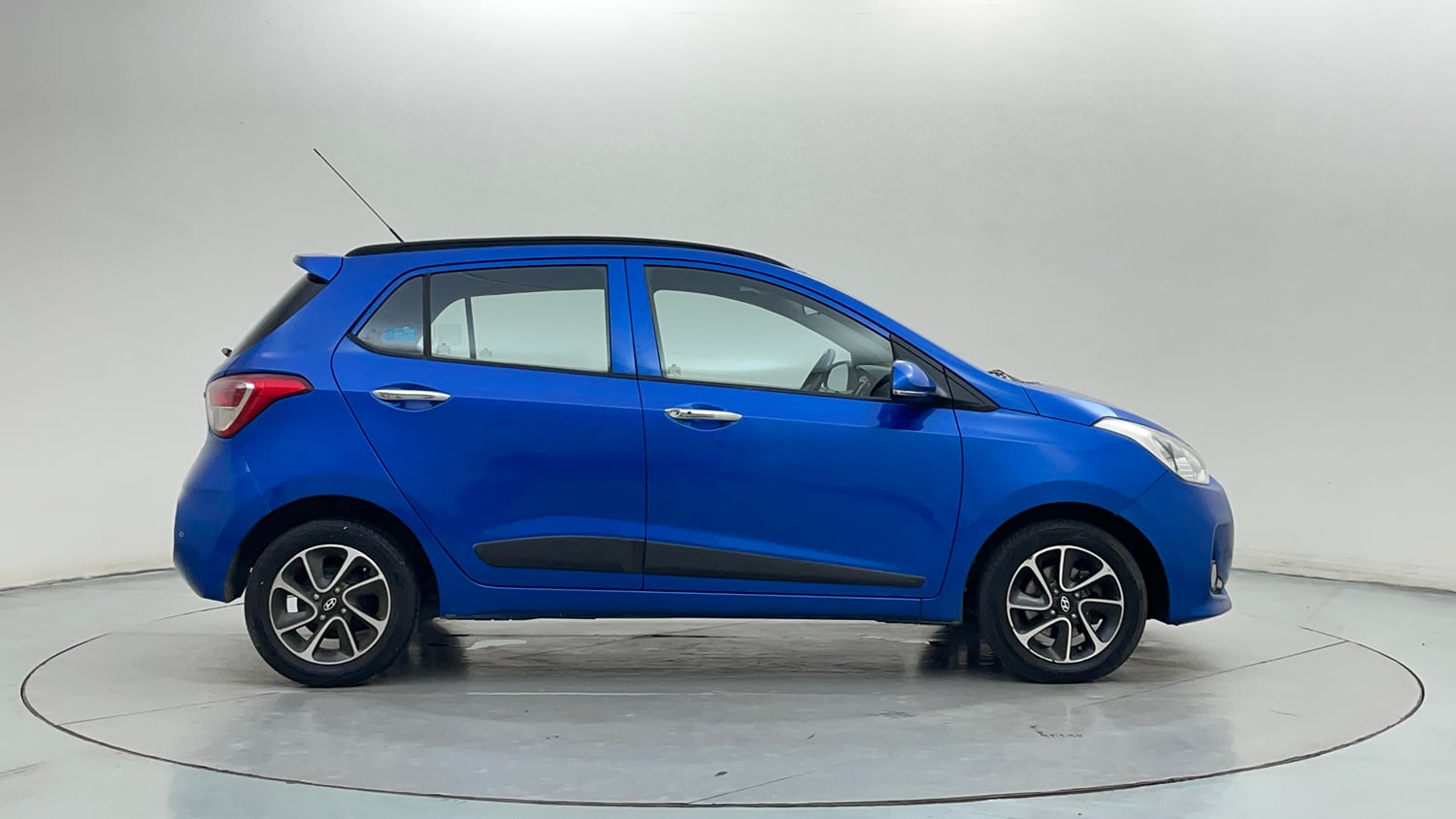 Used 2017 Hyundai Grand i10 Asta 1.2 Kappa VTVT Petrol Manual exterior RIGHT SIDE VIEW