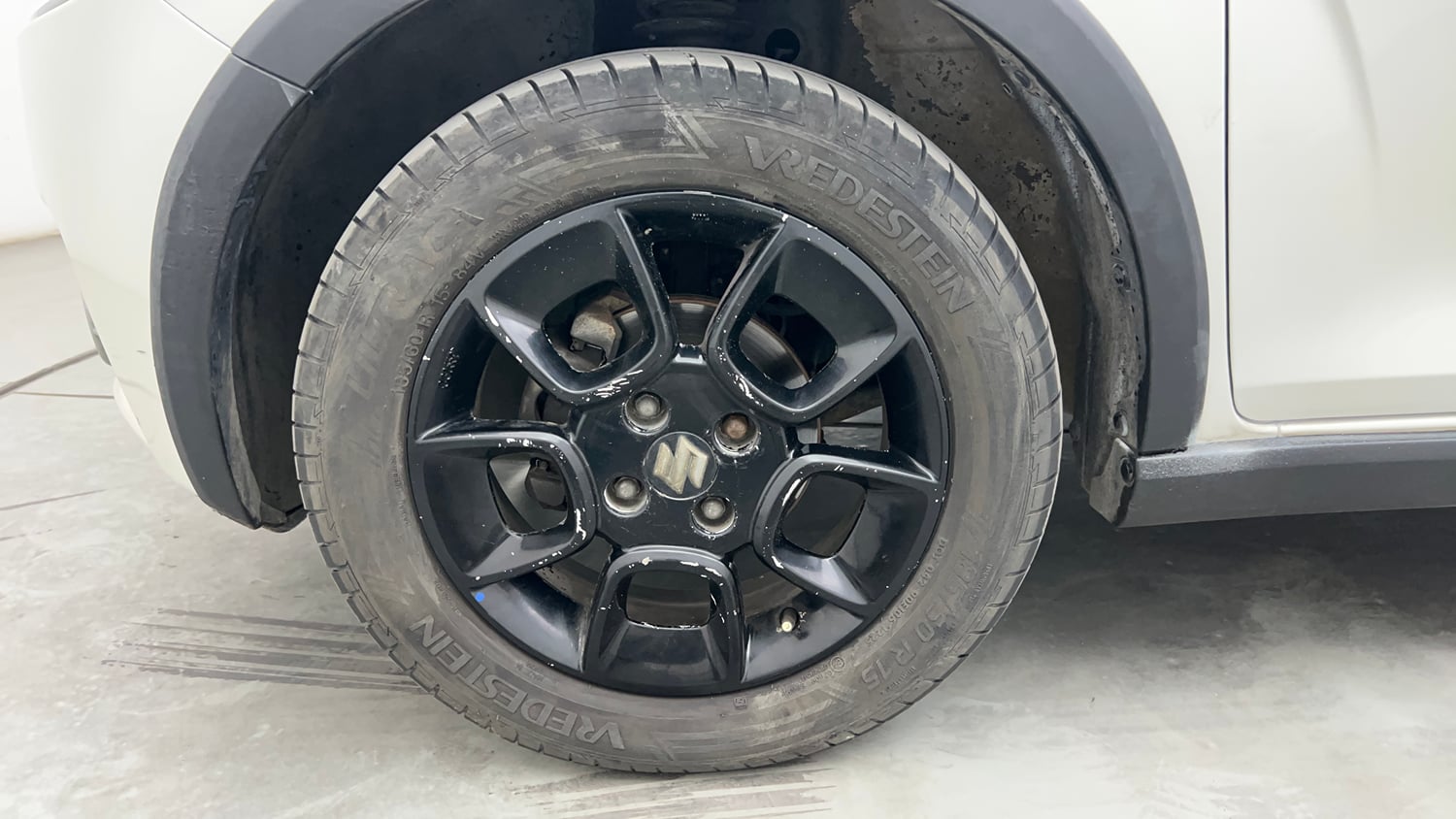 Used 2017 Maruti Suzuki Ignis Zeta 1.2 AMT Petrol Automatic tyres LEFT FRONT TYRE RIM VIEW