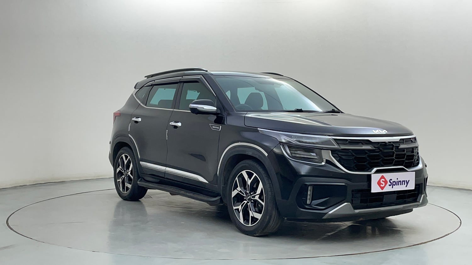 Used 2023 Kia Seltos GTX Plus 1.5 Turbo Petrol DCT Petrol Automatic exterior RIGHT FRONT CORNER VIEW