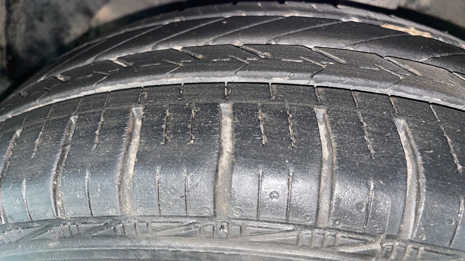 Used 2017 Hyundai Grand i10 Asta 1.2 Kappa VTVT Petrol Manual tyres LEFT FRONT TYRE TREAD VIEW