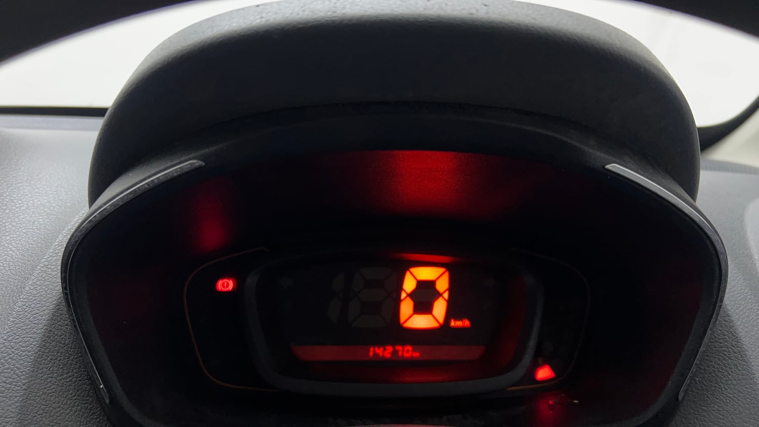 Used 2016 Renault Kwid 1.0 RXT Petrol Manual interior CLUSTERMETER VIEW