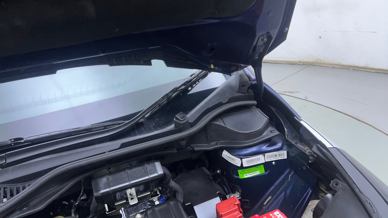 Used 2023 Tata Altroz XZA Plus (S) Petrol Automatic engine ENGINE LEFT SIDE HINGE & APRON VIEW