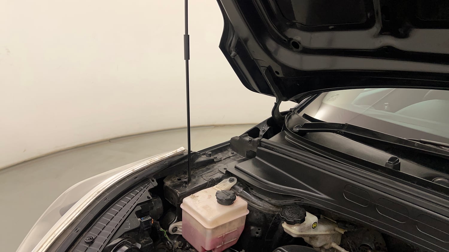 Used 2018 Hyundai Creta SX 1.6 AT CRDi Diesel Automatic engine ENGINE RIGHT SIDE HINGE & APRON VIEW