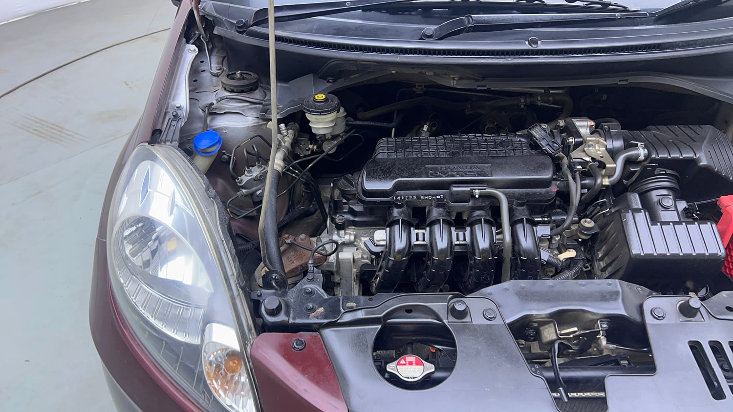 Used 2015 Honda Amaze 1.2 S i-VTEC Petrol Manual engine ENGINE RIGHT SIDE VIEW