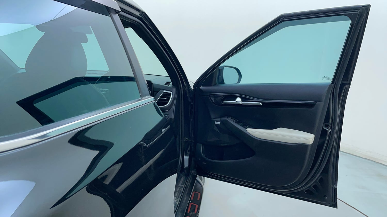 Used 2023 Kia Seltos GTX Plus 1.5 Turbo Petrol DCT Petrol Automatic interior RIGHT FRONT DOOR OPEN VIEW