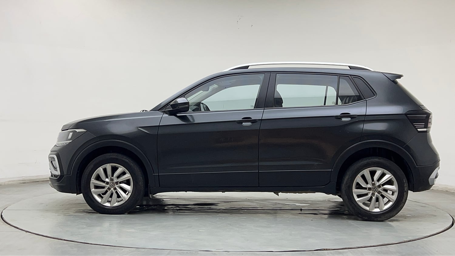 Used 2023 Volkswagen Taigun Highline 1.0 TSI MT Petrol Manual exterior LEFT SIDE VIEW