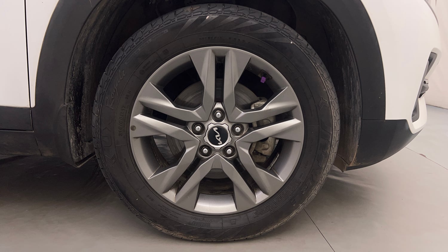Used 2022 Kia Seltos HTX Plus 1.5 Diesel Diesel Manual tyres RIGHT FRONT TYRE RIM VIEW
