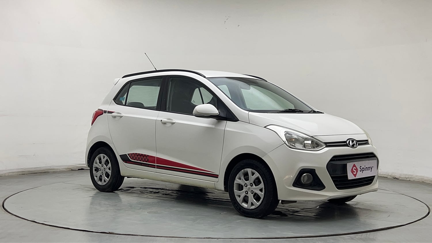Used 2016 Hyundai Grand i10 Anniversary Edition Petrol Manual exterior RIGHT FRONT CORNER VIEW