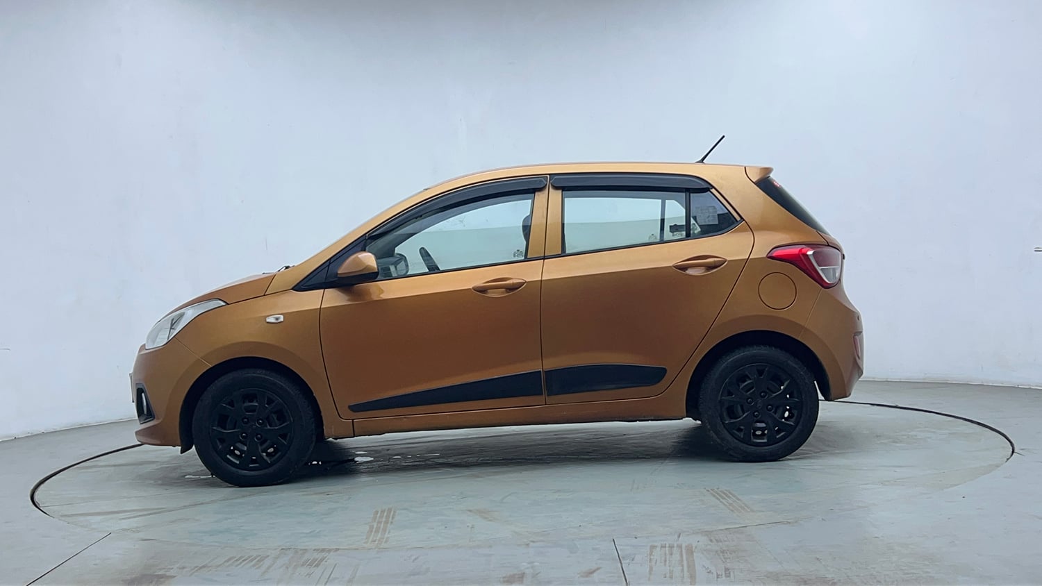 Used 2016 Hyundai Grand i10 Magna AT 1.2 Kappa VTVT Petrol Automatic exterior LEFT SIDE VIEW