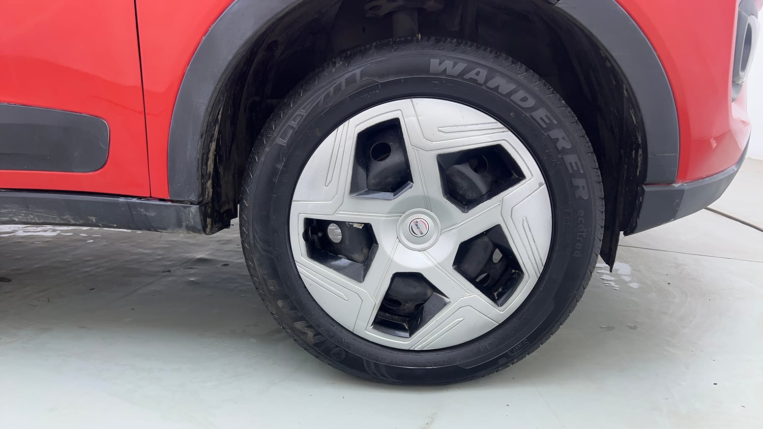 Used 2022 Tata Nexon XM Petrol Manual tyres RIGHT FRONT TYRE RIM VIEW