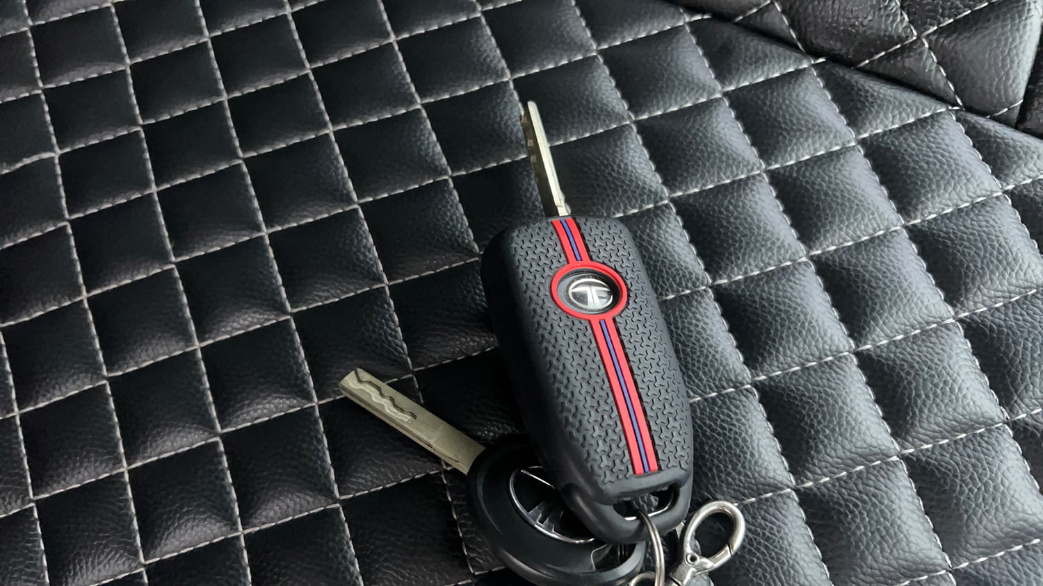Used 2024 Tata Tiago XZA Plus iCNG Cng Automatic extra CAR KEY VIEW