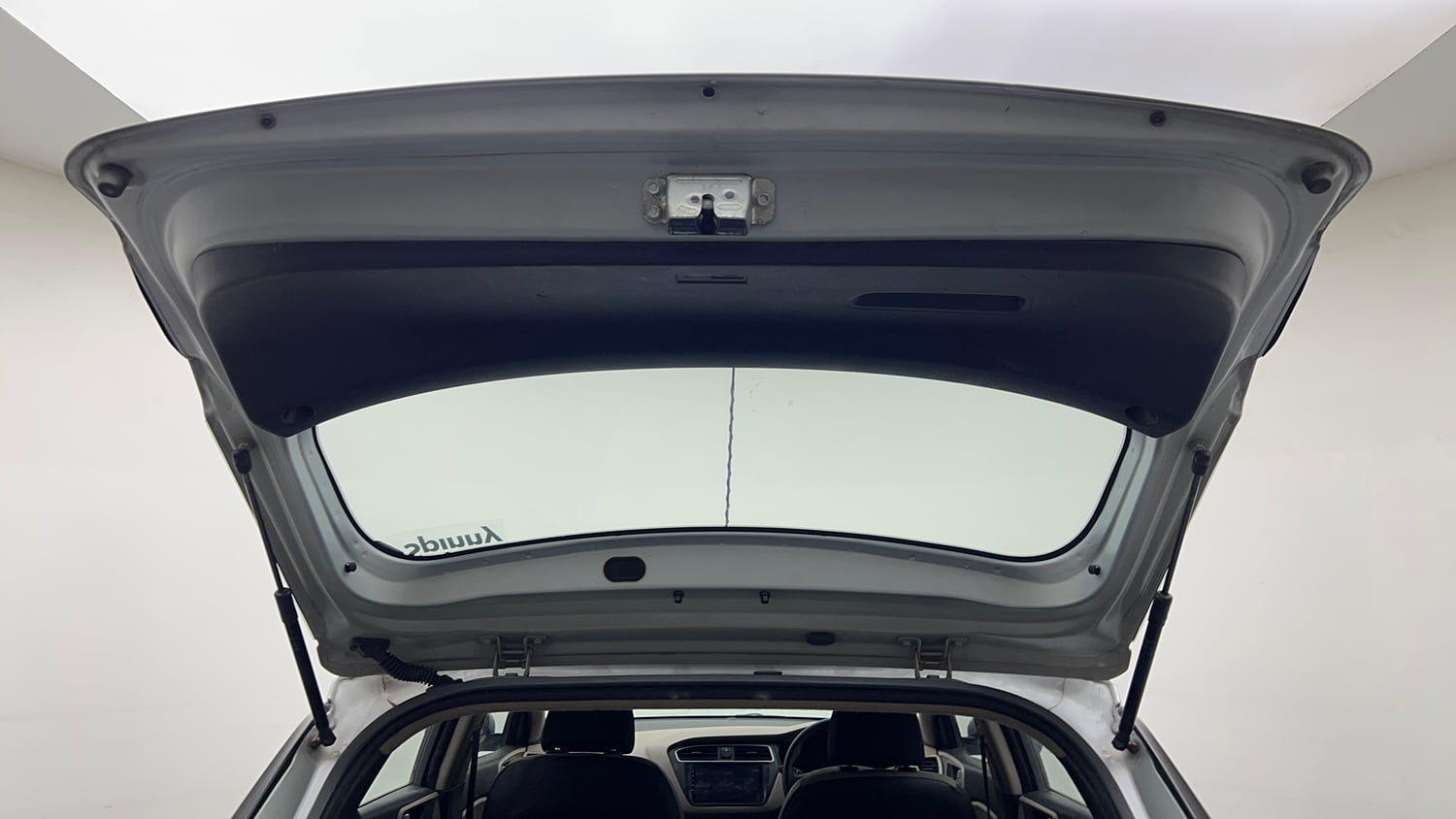 Used 2019 Hyundai Elite i20 Magna Executive 1.2 Petrol Manual interior DICKY DOOR OPEN VIEW