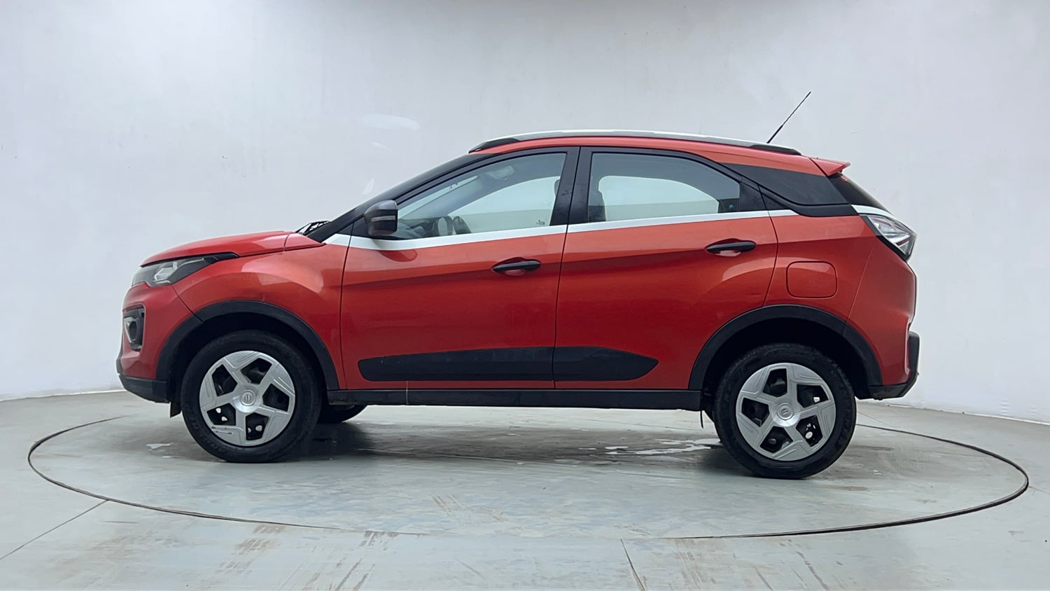 Used 2022 Tata Nexon XM Petrol Manual exterior LEFT SIDE VIEW