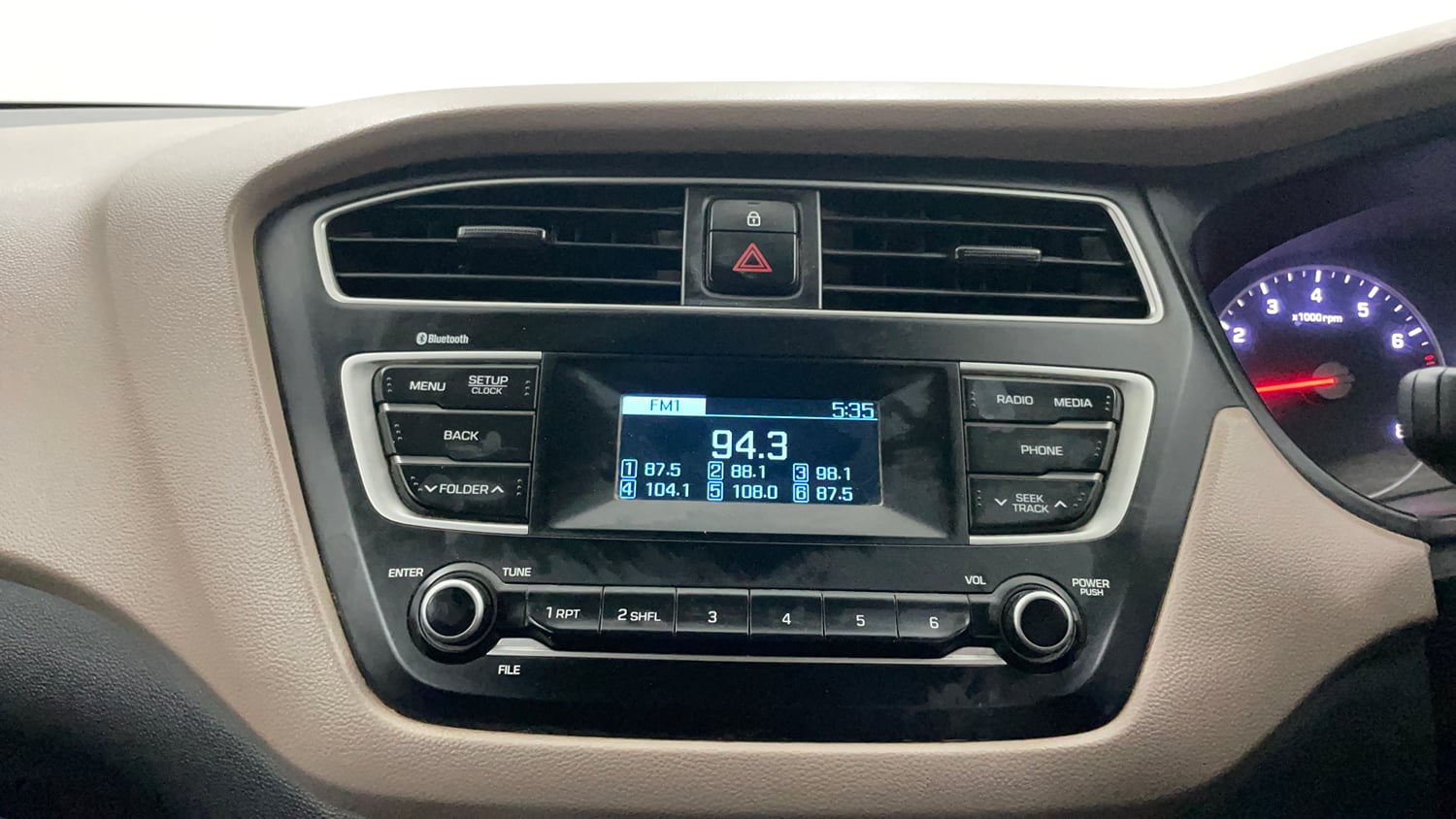 Used 2019 Hyundai Elite i20 Magna Plus 1.2 Petrol Manual top_features Integrated (in-dash) music system
