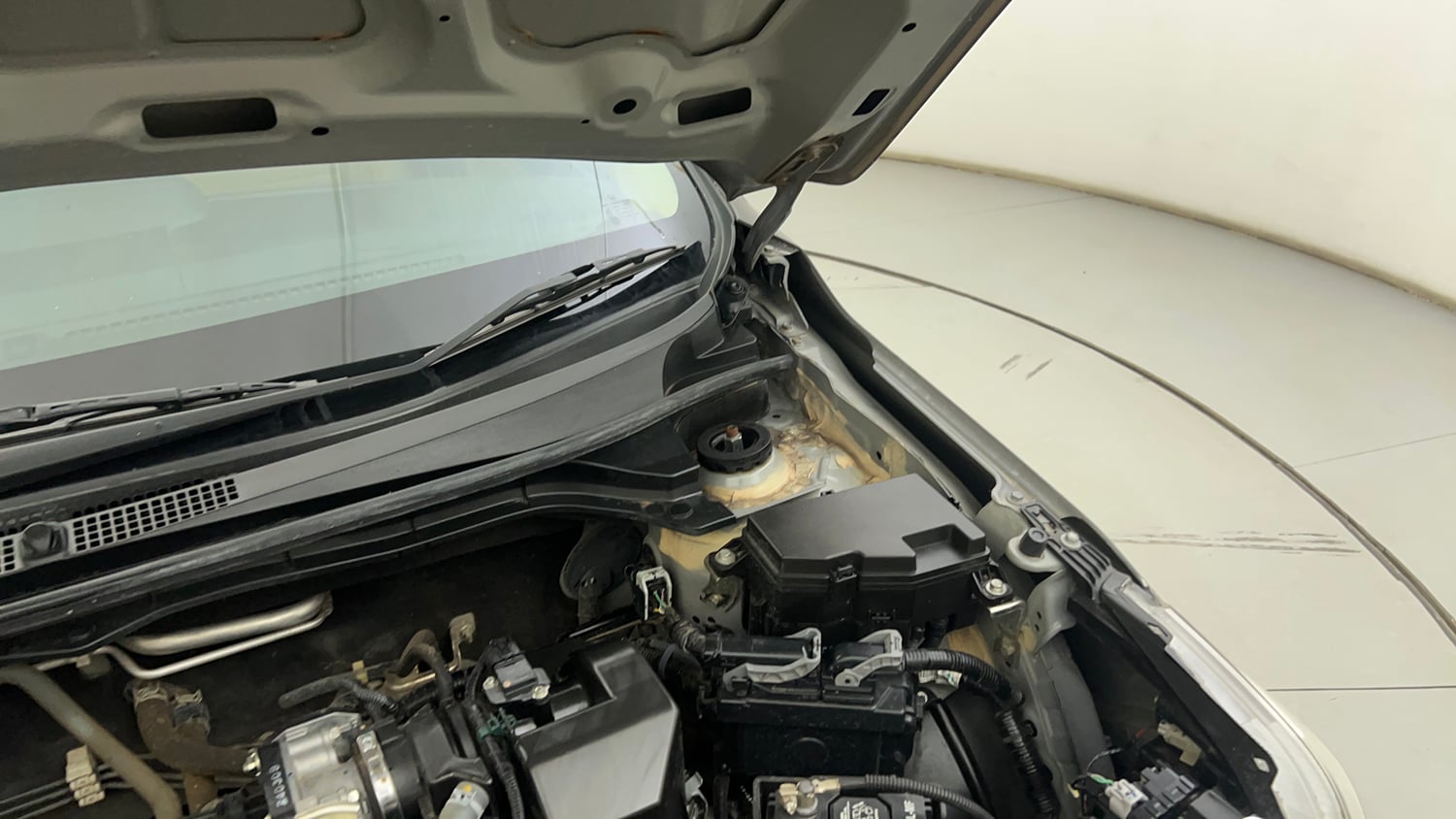Used 2024 Honda Amaze VX 1.2 Petrol CVT Petrol Automatic engine ENGINE LEFT SIDE HINGE & APRON VIEW