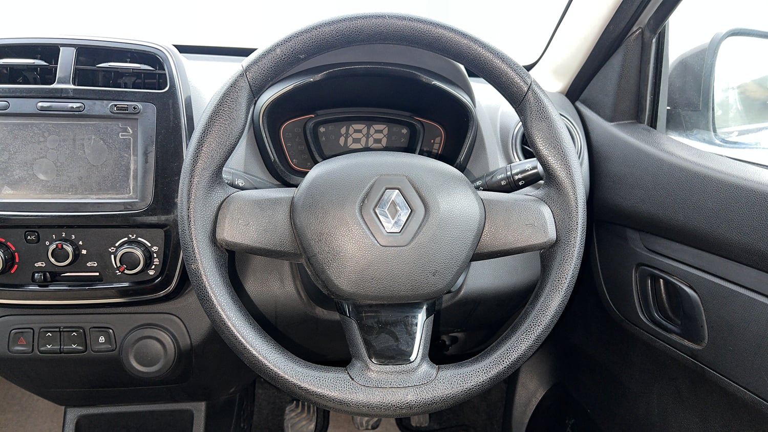 Used 2018 Renault Kwid 1.0 RXT Petrol Manual interior STEERING VIEW