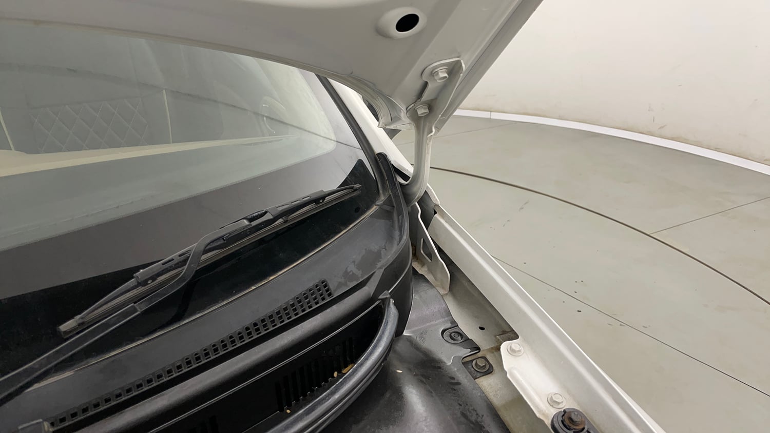 Used 2019 Hyundai Elite i20 Magna Plus 1.2 Petrol Manual engine ENGINE LEFT SIDE HINGE & APRON VIEW